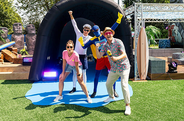 Laura Kn&ouml;ll (li.) stand seit 2021 f&uuml;r "Die Tigerenten Club Sommerspiele" und seit 2022 f&uuml;r den "Tigerenten Club" vor der Kamera.