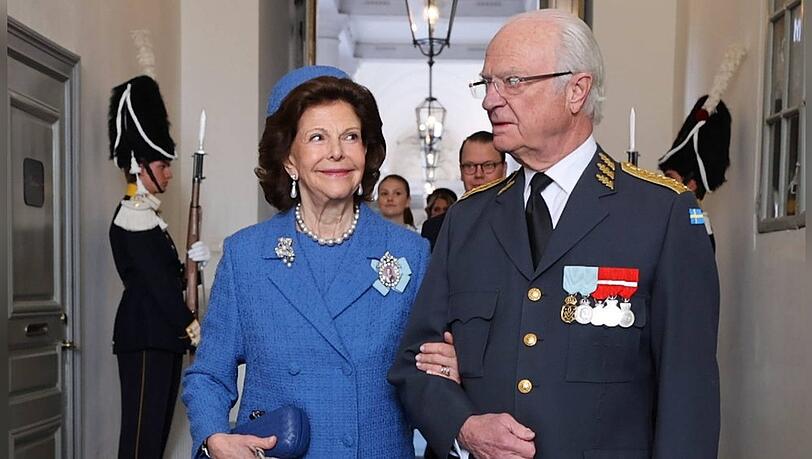 Königin Silvia und König Carl Gustaf läuten die Feierlichkeiten zu ihrem Hochzeitstag bereits am 13. Juni ein. Königin Silvia und König Carl Gustaf läuten die Feierlichkeiten zu ihrem Hochzeitstag bereits am 13. Juni ein.
