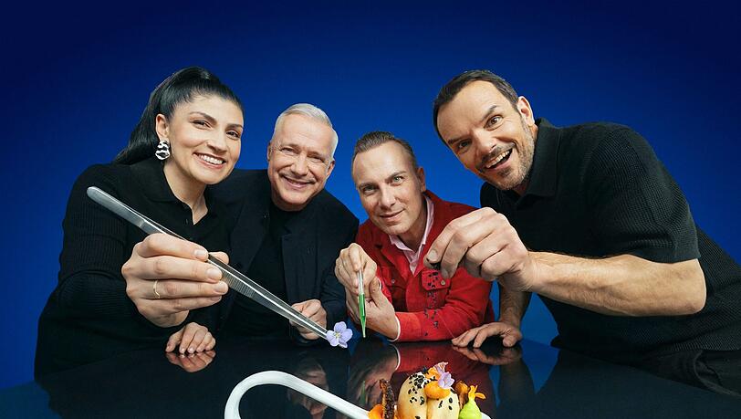 Elif Oskan (v.l.), Alexander Herrmann, Tim Raue und Steffen Henssler k&auml;mpfen auch in der 15. Staffel von "The Taste" um den Sieg.