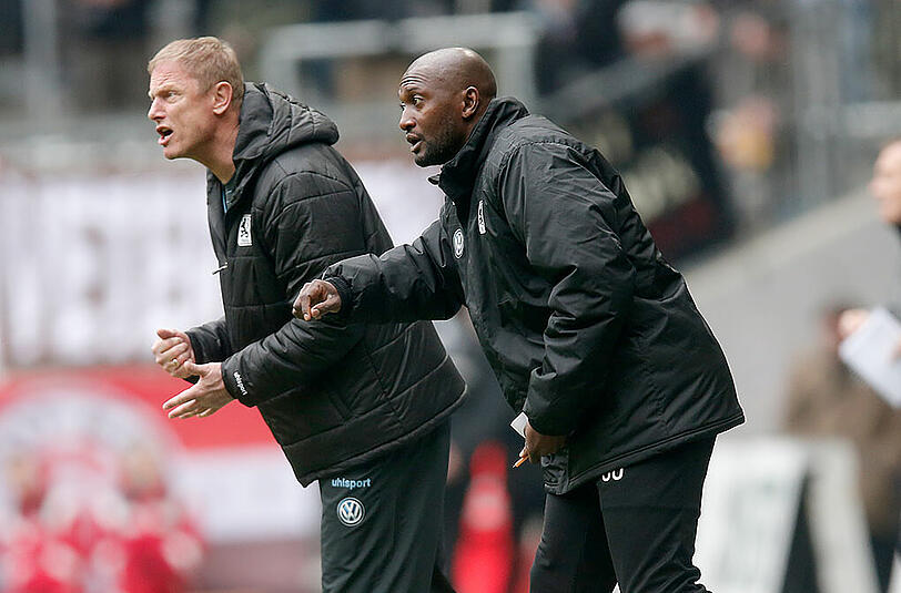 Das Trainer-Gespann an der Seitenlinie: Chefcoach Fröhling (l.) und Assistent Benjamin.
