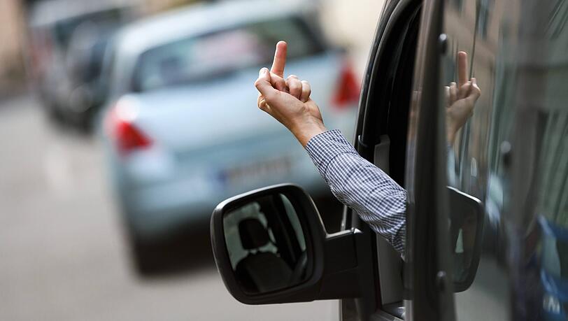 Streit Verkehr Symbolbild Aggression aggressiv Symbolfoto Illustration Gewalt Straße Straßenverkehr Streit Verkehr Symbolbild Aggression aggressiv Symbolfoto Illustration Gewalt Straße Straßenverkehr