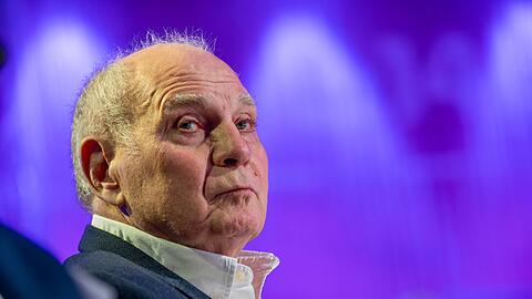 Bayerns Ehrenpräsident Uli Hoeneß rät dem Fußball-Bundesligisten Eintracht Frankfurt, seine Stars langfristig zu binden. (Archivbild) Bayerns Ehrenpräsident Uli Hoeneß rät dem Fußball-Bundesligisten Eintracht Frankfurt, seine Stars langfristig zu binden. (Archivbild)