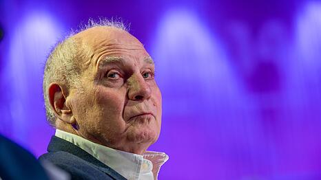 Bayerns Ehrenpr&auml;sident Uli Hoene&szlig; r&auml;t dem Fu&szlig;ball-Bundesligisten Eintracht Frankfurt, seine Stars langfristig zu binden. (Archivbild)