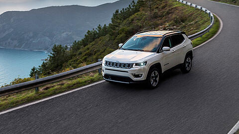 Der Jeep Compass hat einige schwierige Modelljahre hinter sich. Jetzt erstrahlt die erste Generation unter der Ägide von Fiat-Chrysler, die deutlich attraktiver auftritt als der Vorgänger.