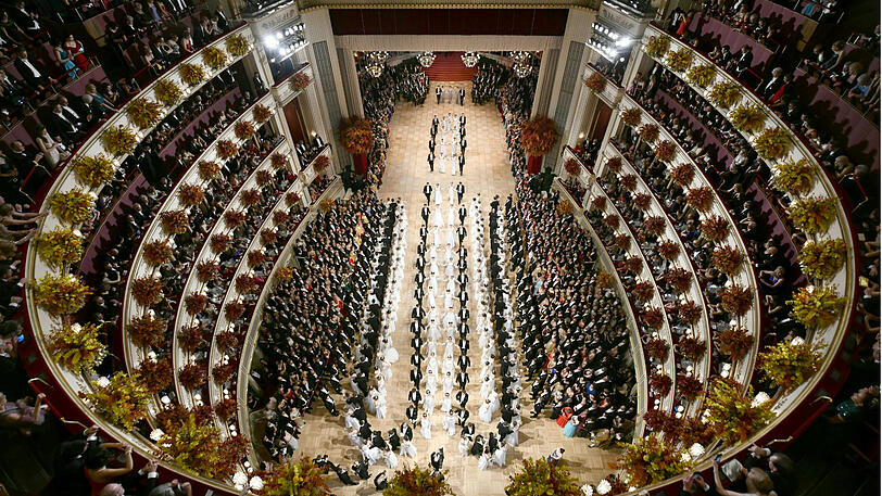 Blick auf den Ballsaal und des Jungdamen- und Jungherrenkomitees