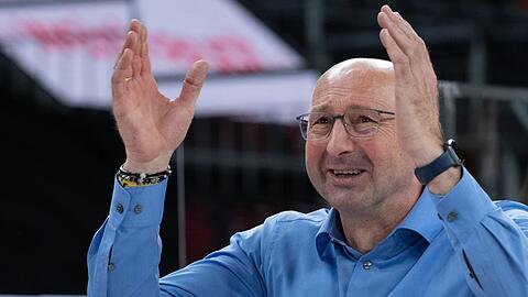 Trainer Mladen Drijencic gestikuliert.