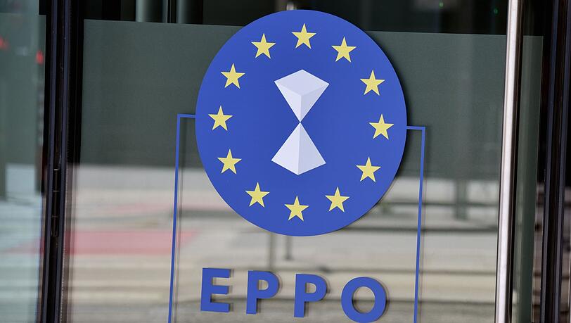 Die Europäischen Staatsanwaltschaft (EPPO) teilte mit, die Immunität mehrerer Verdächtiger sei vor den Durchsuchungen aufgehoben worden. (Symbolbild)