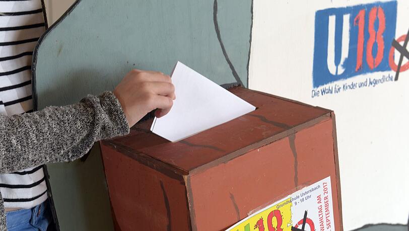 Die U18-Wahl soll in diesem Jahr erstmals in Bayern auch digital stattfinden. Klassische Wahllokale wird es aber ebenso geben. (Symbolbild)