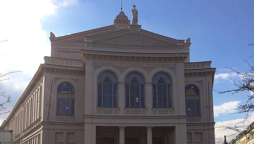 Lange verdeckt, jetzt ist der Blick auf das Staatstheater am Gärtnerplatz wieder frei. Lange verdeckt, jetzt ist der Blick auf das Staatstheater am Gärtnerplatz wieder frei.