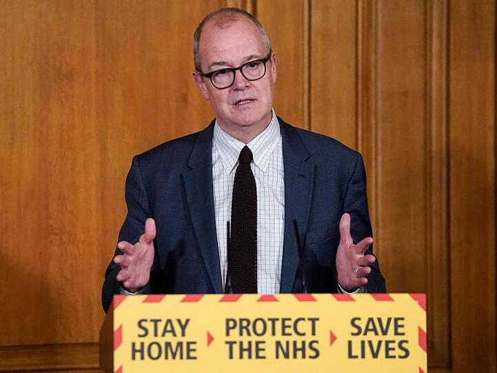 Sir Patrick Vallance, Gesundheitsexperte aus Grobritannien und Regierungsberater, spricht während einer Pressekonferenz zur aktuellen Situation im Kampf gegen das Coronavirus.