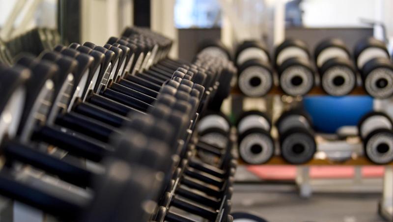 Seit Freitag dürfen Fitness-Begeisterte wieder in die Studios, um ihre Muckis aufzupumpen. (Symbolbild)