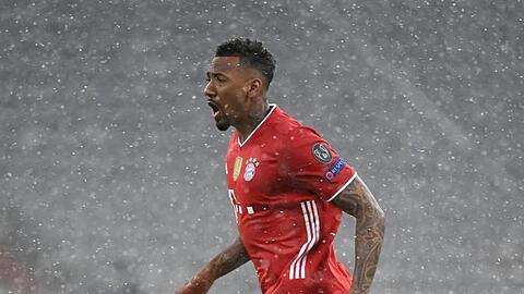 Münchens Jerome Boateng läuft über den Platz.