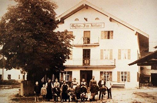 Die Keimzelle der Familie Inselkammer steht seit Jahrhunderten in Siegertsbrunn, südlich von München.