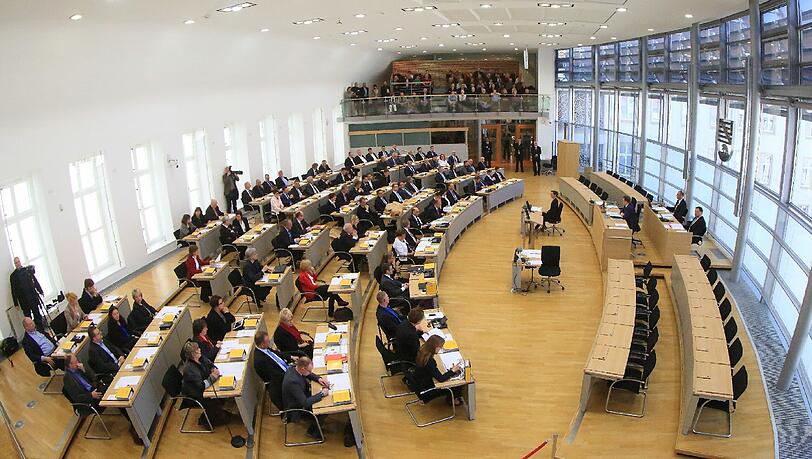 Der Plenarsaal des Landtags in Magdeburg (Sachsen-Anhalt). (Archivbild) Der Plenarsaal des Landtags in Magdeburg (Sachsen-Anhalt). (Archivbild)