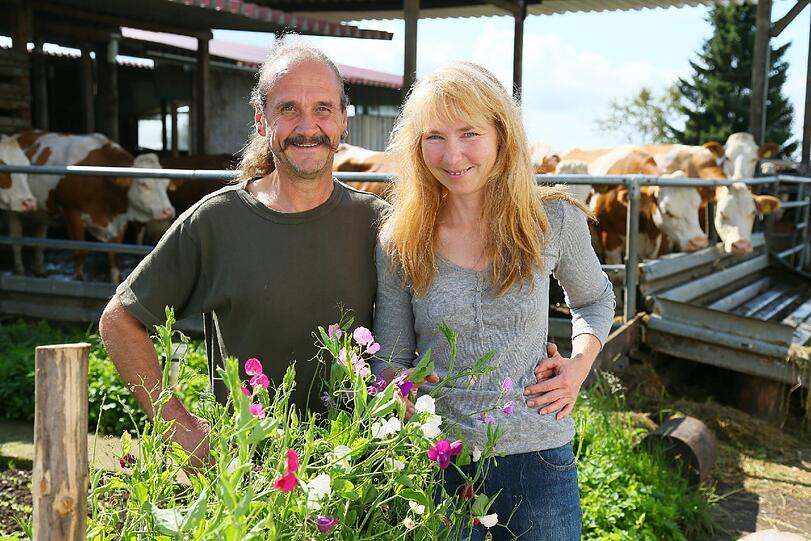 Martina (49, gelernte Tierarzthelferin) und Gottfried (55) von der schwäbischen Alb während der Hofwoche.
