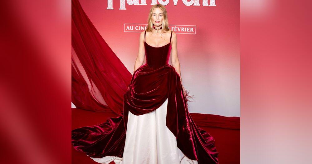 Modenschau-la-Margot-Robbie-Rotes-Samtkleid-und-Diamanten-Chocker