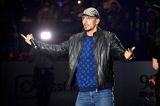 Im April 2024 veröffentlichte der Rapper Capital Bra einen gemeinsamen Song mit Joelina Drews. Zu einem Mitwirken der Schlagersängerin wäre es fast nicht gekommen. Im April 2024 veröffentlichte der Rapper Capital Bra einen gemeinsamen Song mit Joelina Drews. Zu einem Mitwirken der Schlagersängerin wäre es fast nicht gekommen.