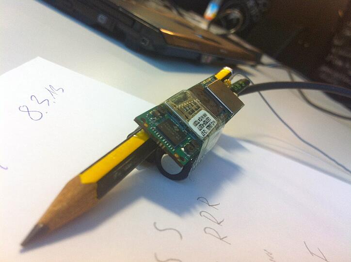 So sieht der Prototyp des Lernstifts aus, an dem ein winziger Computer angebracht ist. Wird es ihn bald im Handel geben?