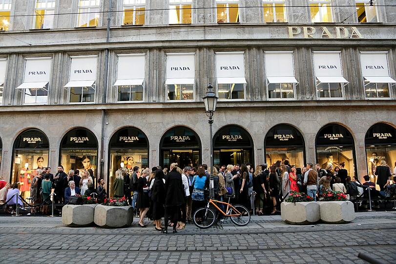 Riesenandrang in der Residenzstraße.