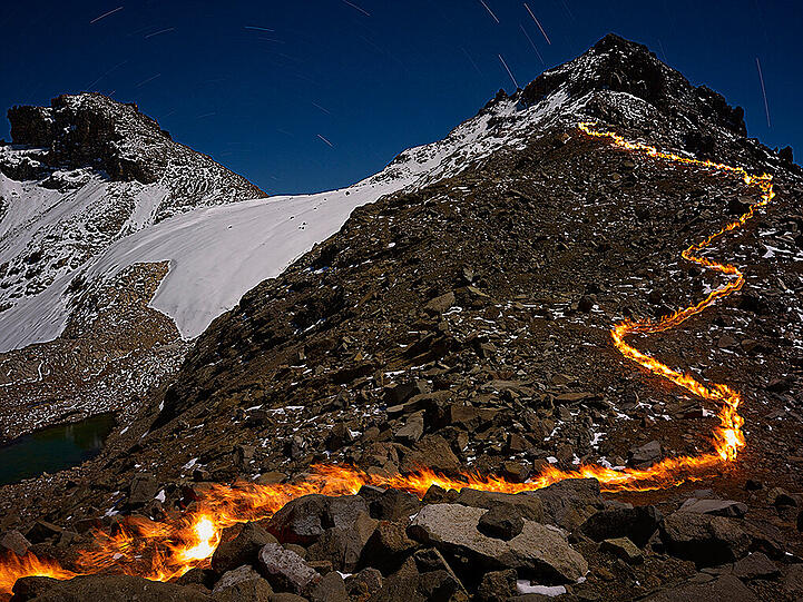Gewinner in der Kategorie "Landschaft": Der Brite Simon Norfolk. Die Feuerschneisen auf seinen Fotos zeigen, wie weit sich der Lewis Gletscher auf dem Mount Kenya bereits zurückgezogen hat.