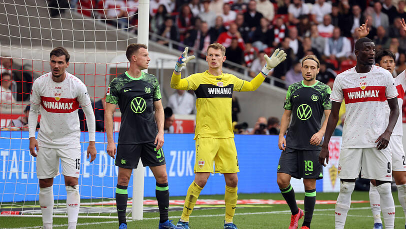 Serhou Guirassy (r.) überschattet es momentan mit seiner Über-Form. Aber Bayern-Leihgabe Alexander Nübel (m.) gehört zweifellos zu den Erfolgsgaranten für den Traumstart des VfB Stuttgart. Serhou Guirassy (r.) überschattet es momentan mit seiner Über-Form. Aber Bayern-Leihgabe Alexander Nübel (m.) gehört zweifellos zu den Erfolgsgaranten für den Traumstart des VfB Stuttgart.