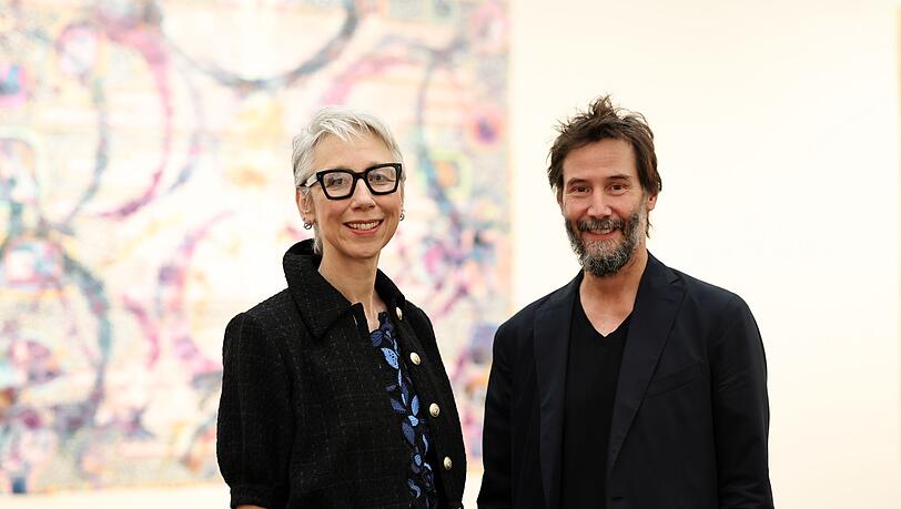 Der Schauspieler Keanu Reeves besichtigte die Ausstellung seiner Partnerin Alexandra Grant in Nürnberg. Der Schauspieler Keanu Reeves besichtigte die Ausstellung seiner Partnerin Alexandra Grant in Nürnberg.