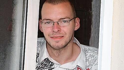 Dank „Schritt für Schritt“ hat Bernd (21) nach zwei Jahren Obdachlosigkeit jetzt eine eigene Wohnung. Jetzt geht’s auf Jobsuche. Dank „Schritt für Schritt“ hat Bernd (21) nach zwei Jahren Obdachlosigkeit jetzt eine eigene Wohnung. Jetzt geht’s auf Jobsuche.