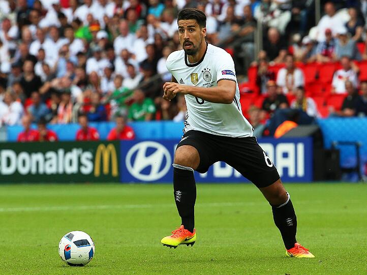 Sami Khedira Note 3: Trieb das Spiel an, immer mit Tordrang aus der Tiefe. Guter Abschluss  
(60.). Dominant, jedoch nicht so wirkungsvoll gegen defensive  
Nordiren. Vorzeitig raus.