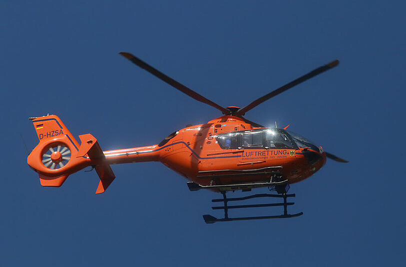 Missglücktes Überholmanöver - die Bilder von der Unfallstelle auf der B12 im Landkreis Mühldorf.