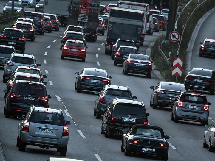 Das Auto bleibt laut einer Studie als Verkehrsträger weiter mit großem Abstand dominant.