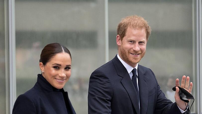 Herzogin Meghan und Prinz Harry haben überraschend Queen Elizabeth II. und Prinz Charles in England besucht.