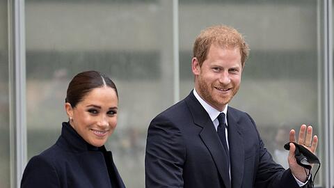 Herzogin Meghan und Prinz Harry haben überraschend Queen Elizabeth II. und Prinz Charles in England besucht.