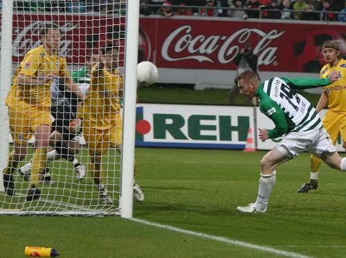 &bdquo;Kotte&ldquo; mit Köpfchen: Joker Aleksandar Kotuljac trifft zum 3:3 &ndash; noch nicht das Ende der fulminanten Fürther Aufholjagd.