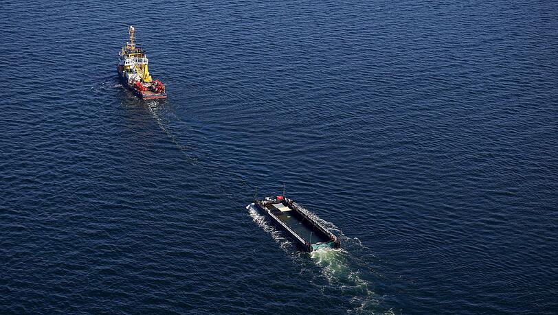Das Transportschiff mit dem Wal ist seit mehreren Tagen unterwegs.