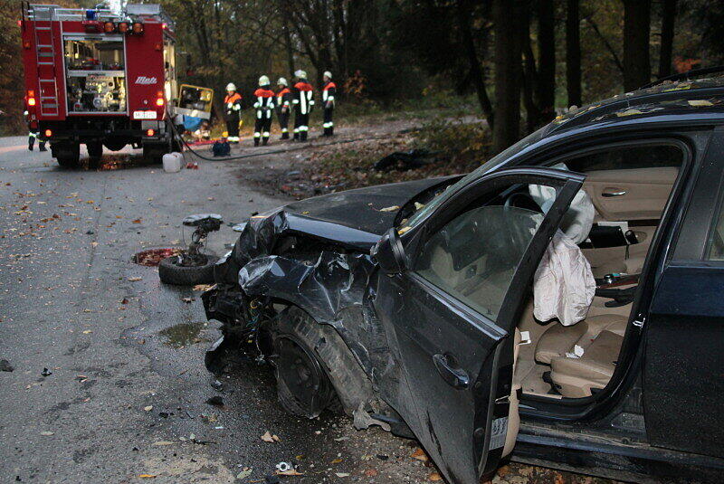 Der BMW ist vergleichsweise nur wenig beschädigt &ndash; der Fahrer selbst bleibt unverletzt.