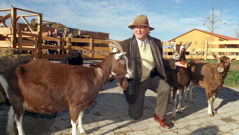 Karl Ludwig Schweisfurth, Gründer der "Herrmannsdorfer Landwerkstätten", starb im Alter von 89 Jahren nahe München. Karl Ludwig Schweisfurth, Gründer der "Herrmannsdorfer Landwerkstätten", starb im Alter von 89 Jahren nahe München.