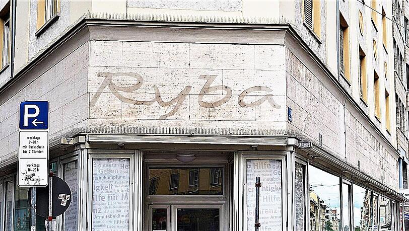 Über dem alten Laden von Ryba-Kahns Großeltern am Hauptbahnhof ist noch der Schriftzug "Ryba" zu erkennen. Über dem alten Laden von Ryba-Kahns Großeltern am Hauptbahnhof ist noch der Schriftzug "Ryba" zu erkennen.