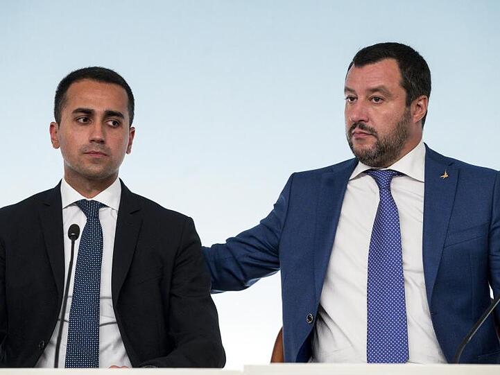 Streit verschoben: Lega und Sterne-Bewegung hatten ihren Wählern bezüglich des Baus einer Zugstrecke Gegensätzliches versprochen. Hier Vizepremier Luigi Di Maio (l) und Matteo Salvini.