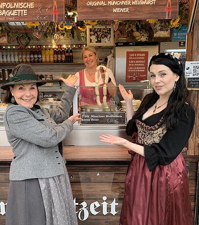 Stefanie vom Wurst-Michl freut sich über Walbrun und Eichhorn. Stefanie vom Wurst-Michl freut sich über Walbrun und Eichhorn.