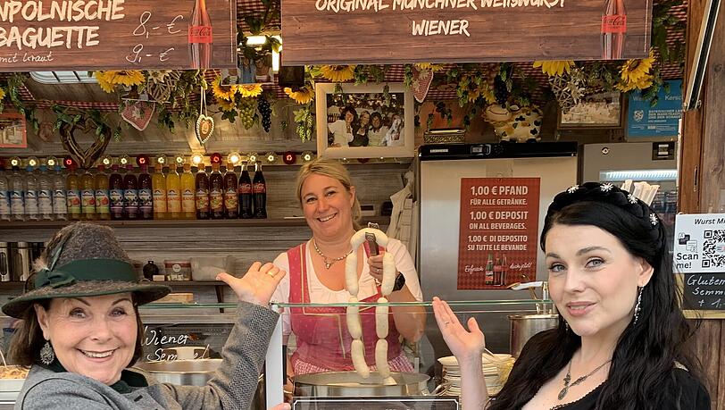Stefanie vom Wurst-Michl freut sich über Walbrun und Eichhorn. Stefanie vom Wurst-Michl freut sich über Walbrun und Eichhorn.