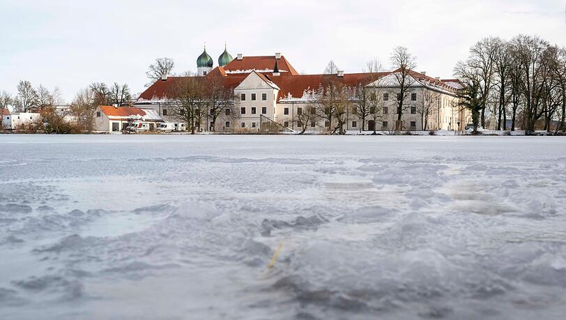 Das idyllisch gelegene Kloster Seeon in Oberbayern bildet jedes Jahr Anfang Januar die perfekte Kulisse für die Winterklausur der CSU-Bundestagsabgeordneten. (Archivbild) Das idyllisch gelegene Kloster Seeon in Oberbayern bildet jedes Jahr Anfang Januar die perfekte Kulisse für die Winterklausur der CSU-Bundestagsabgeordneten. (Archivbild)
