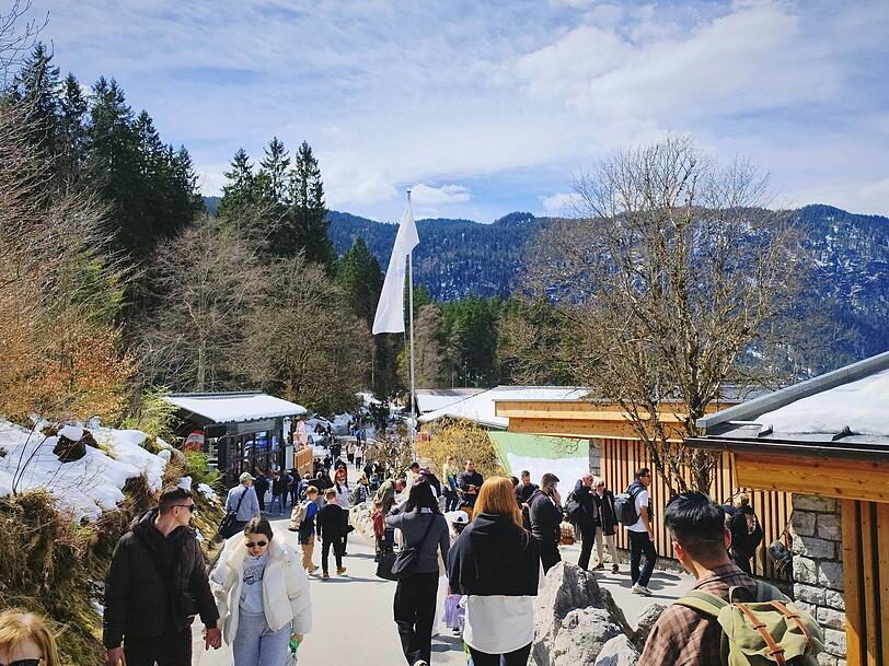 Der Fr&uuml;hling hat viele an Ostern in die Region im Landkreis Garmisch-Partenkirchen gelockt.