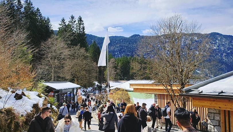 Der Fr&uuml;hling hat viele an Ostern in die Region im Landkreis Garmisch-Partenkirchen gelockt.