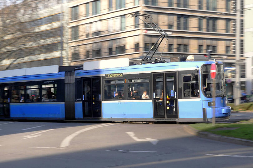 Trambahnen, Busse und U-Bahnen bleiben am 22. Juli in M&uuml;nchen um 17.51 Uhr f&uuml;r eine symbolische Minute stehen. (Symbolbild)