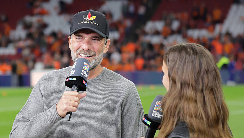 Jürgen Klopp vor seinem Debüt als Bundestrainer bei RTL-Moderatorin Laura Wontorra. Jürgen Klopp vor seinem Debüt als Bundestrainer bei RTL-Moderatorin Laura Wontorra.
