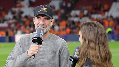 J&uuml;rgen Klopp vor seinem Deb&uuml;t als Bundestrainer bei RTL-Moderatorin Laura Wontorra.