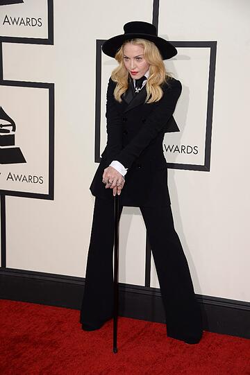 Dass Madonna mit über 50 anfängt, sich etwas zugeknöpfter zu zeigen, ist eigentlich begrüßenswert. Aber muss es denn gleich so gruselig aussehen?
