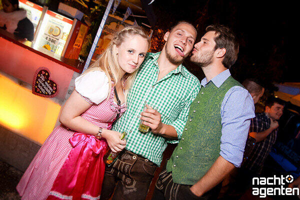 Apres-Wiesn-Party in der Nachtgalerie. Mehr Bilder unter: http://www.nachtagenten.de/event/26.09.2015/nachtgalerie/rumschmus-n.332483.html