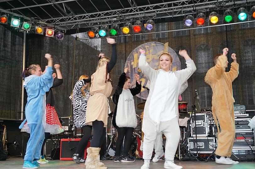 In München läuft die heiße Phase der närrischen Zeit, die Faschingsfans genießen die Highlights: "München narrisch" (bis 9. Februar), den Rosenmontag (8. Februar) und am Faschingsdienstag (9. Februar) der traditionelle Tanz der Marktfrauen auf dem Viktualienmarkt. Die Bilder vom Sonntag...