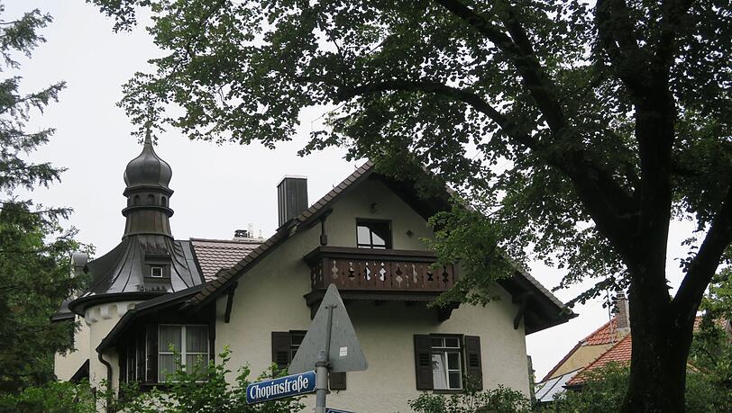 Die großbürgerliche Villa an der Ecke August-Exter-/Chopinstraße. Die großbürgerliche Villa an der Ecke August-Exter-/Chopinstraße.